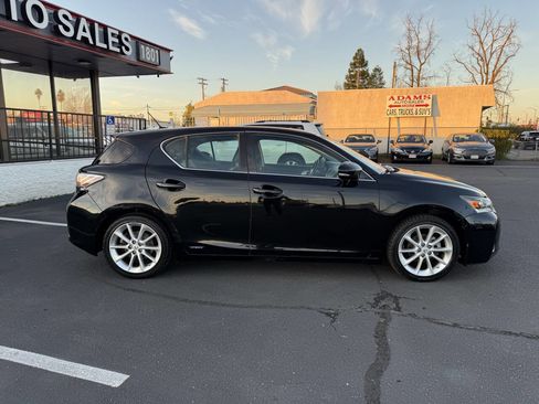 Used 2013 Lexus CT 200h image 2