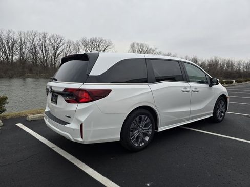 Used 2025 Honda Odyssey Touring image 6