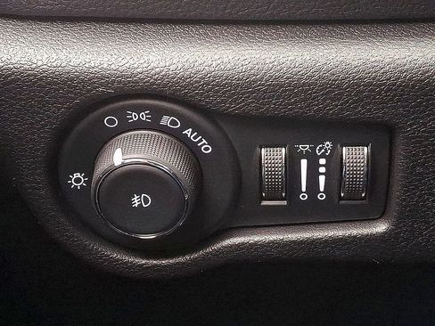 Used 2025 Chrysler Pacifica Limited FWD image 23