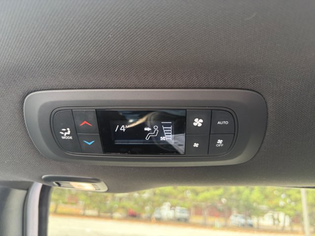 Used 2025 Chrysler Pacifica Limited FWD image 26