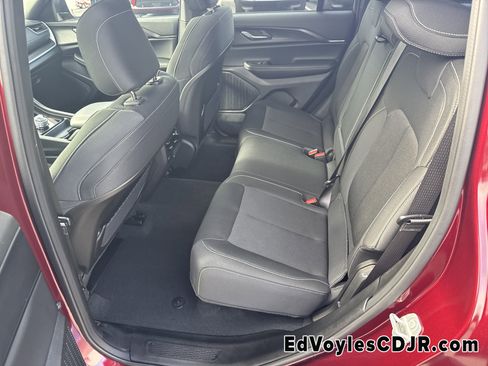 Certified 2025 Jeep Grand Cherokee Laredo X image 26