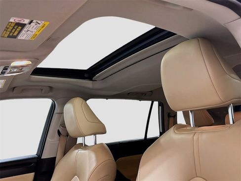 Used 2023 Toyota Highlander XLE image 19