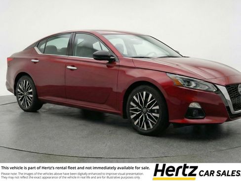 Used 2025 Nissan Altima 2.5 SV image 1