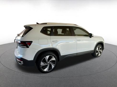 Used 2025 Volkswagen Taos SE image 15