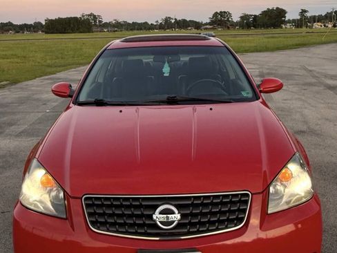Used 2005 Nissan Altima SE-R FWD image 3