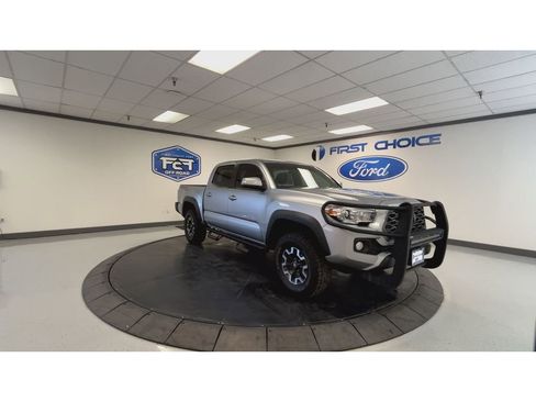 Used 2022 Toyota Tacoma TRD Off-Road image 4