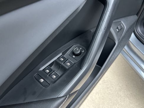 Used 2025 Volkswagen Jetta SE w/ Sunroof Package FWD image 14