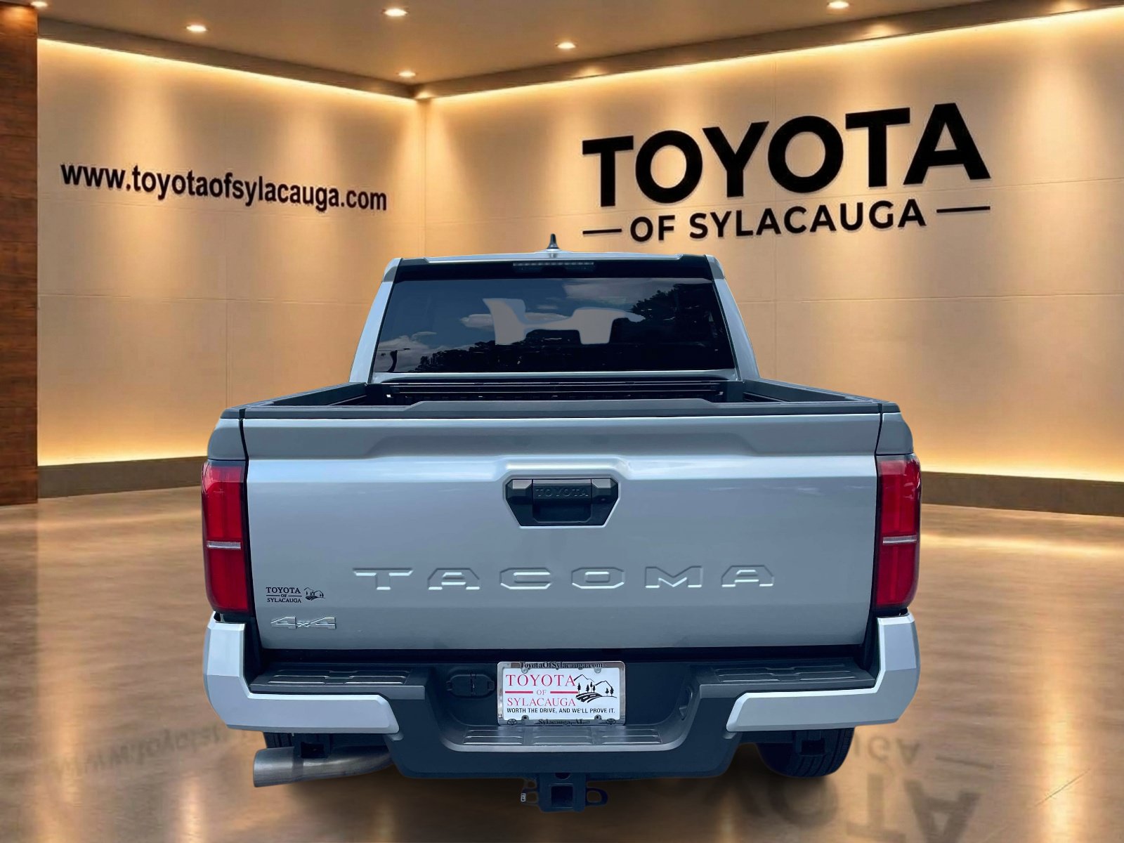Used 2025 Toyota Tacoma SR5 AWD/4WD image 3