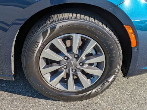 Used 2023 Chrysler Pacifica Limited image 11