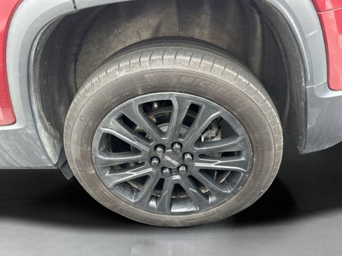 Used 2023 GMC Acadia SLE w/ Driver Convenience Package image 10