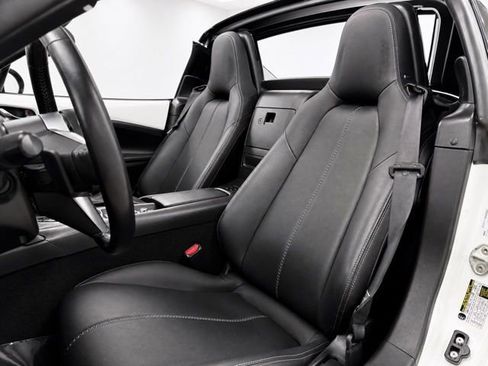 Used 2020 MAZDA MX-5 Miata RF Grand Touring RWD image 16