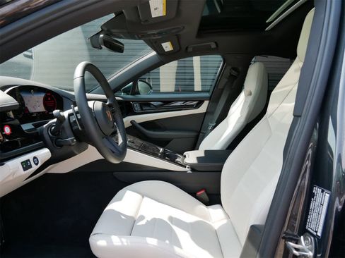 New 2025 Porsche Panamera 4 image 4