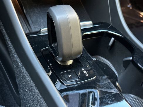 Used 2023 Volvo XC40 Recharge Ultimate image 25