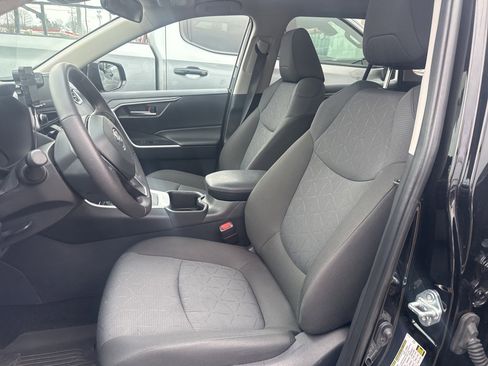 Used 2025 Toyota RAV4 XLE w/ Convenience Package image 8