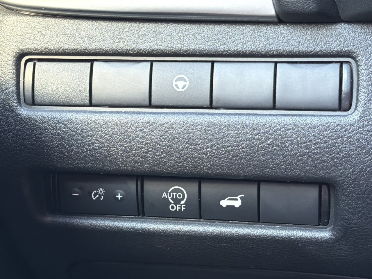 Used 2025 Nissan Rogue SV AWD/4WD image 14