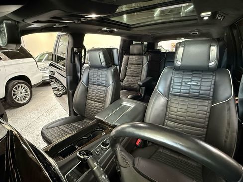 Used 2023 Cadillac Escalade ESV Sport Platinum image 12