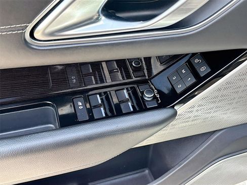 Used 2019 Land Rover Range Rover Velar R-Dynamic SE AWD/4WD image 18