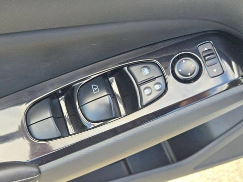 Used 2023 Nissan Altima 2.5 SV AWD/4WD image 16