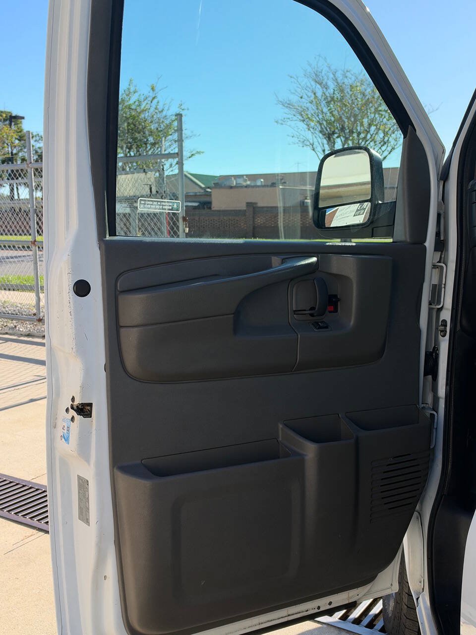 Used 2015 Chevrolet Express 2500 RWD image 32