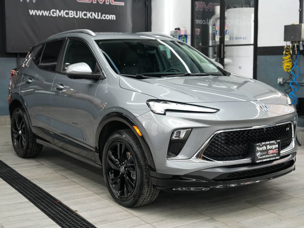 Used 2025 Buick Encore GX Sport Touring w/ Advanced Technology Package AWD/4WD image 3