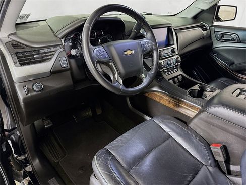 Used 2017 Chevrolet Suburban LT image 7