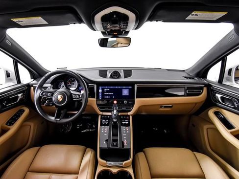 Used 2025 Porsche Macan AWD/4WD image 3