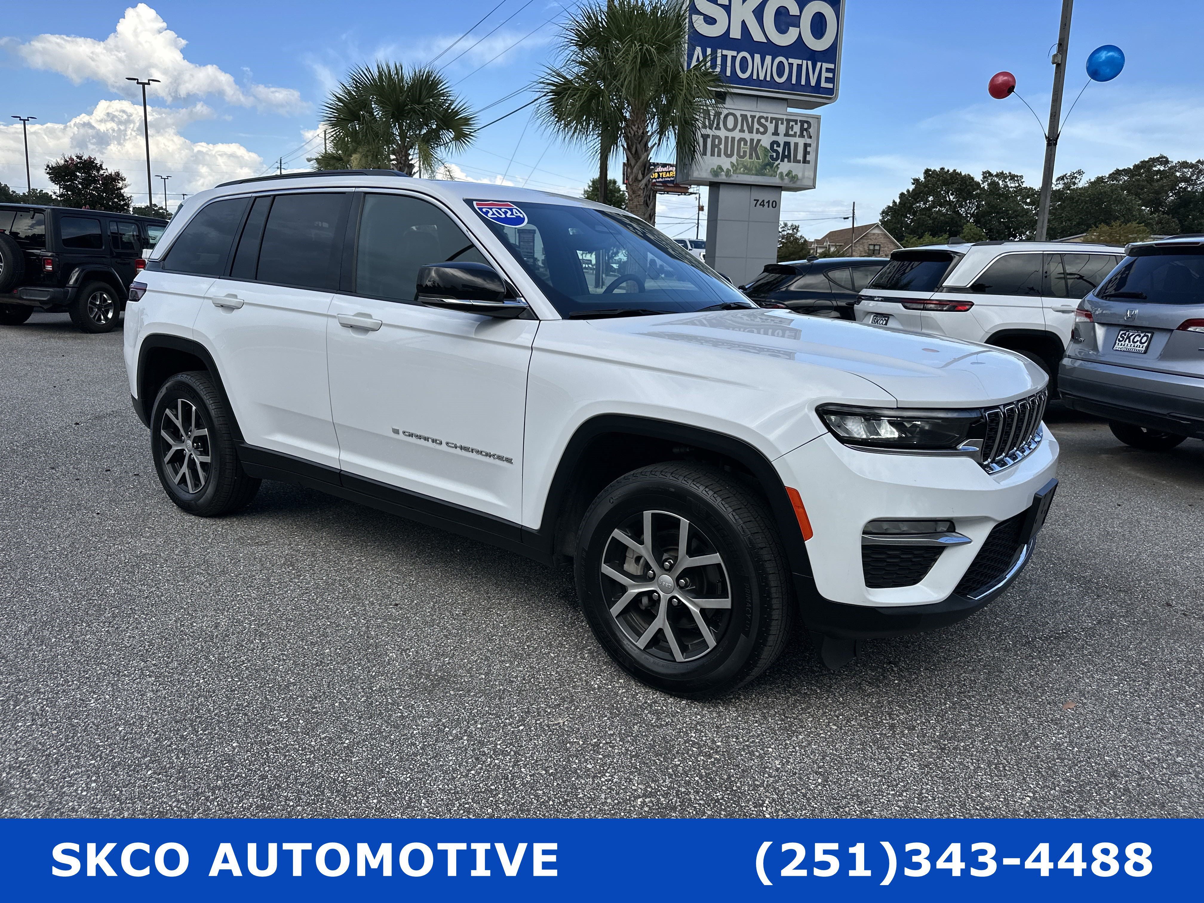 Used 2024 Jeep Grand Cherokee Limited AWD/4WD image 7