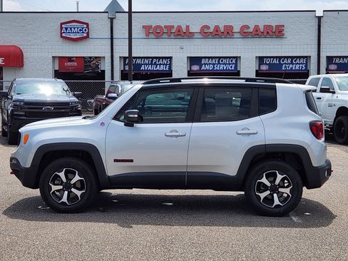 Used 2019 Jeep Renegade Trailhawk AWD/4WD image 2