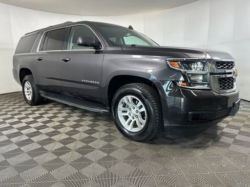 Used 2018 Chevrolet Suburban LT image 2