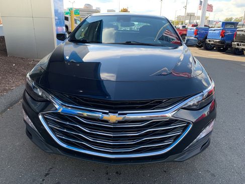 Used 2023 Chevrolet Malibu LT image 2