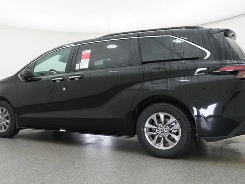 New 2026 Toyota Sienna XLE image 45
