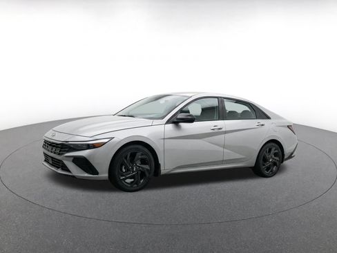 Used 2026 Hyundai Elantra Sport FWD image 3