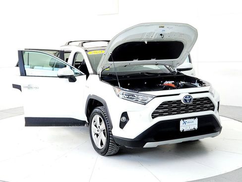 Used 2021 Toyota RAV4 Limited image 9