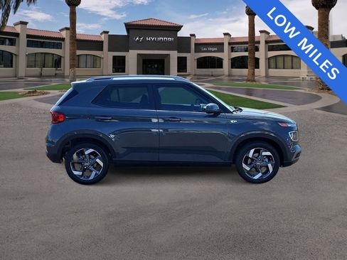 Used 2025 Hyundai Venue SEL FWD image 9