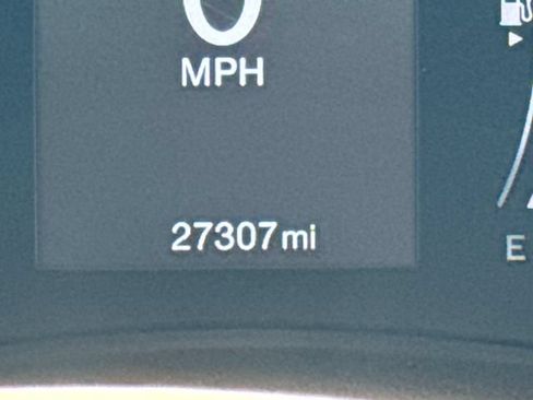 Used 2018 Jeep Renegade Latitude w/ Popular Equipment Group AWD/4WD image 16