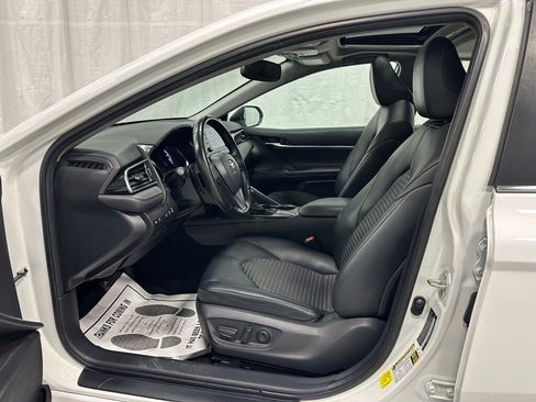 Used 2022 Toyota Camry SE image 11