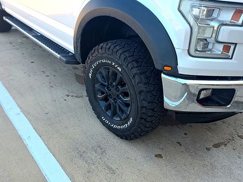 Used 2016 Ford F150 Lariat w/ Equipment Group 502A Luxury AWD/4WD image 5