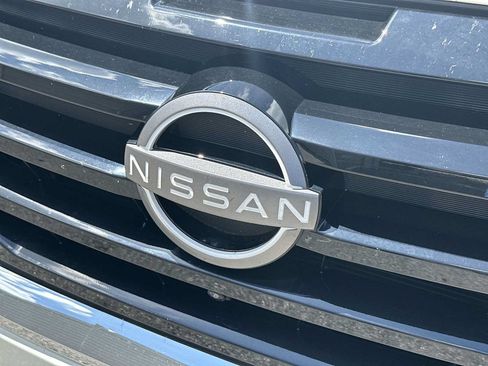 Used 2023 Nissan Pathfinder SL AWD/4WD image 10