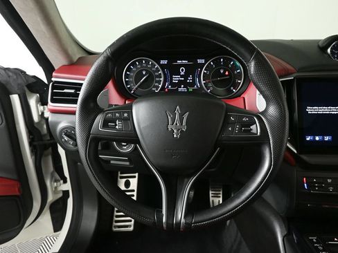 Used 2023 Maserati Ghibli Modena RWD image 2