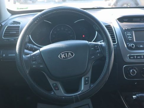 Used 2015 Kia Sorento LX image 4