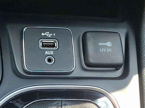 Used 2022 Jeep Cherokee Limited w/ Elite Package AWD/4WD image 27
