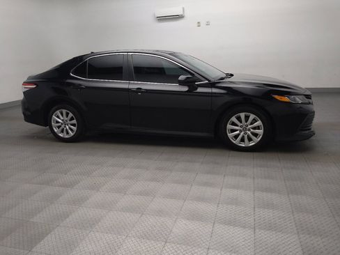 Used 2019 Toyota Camry LE image 11