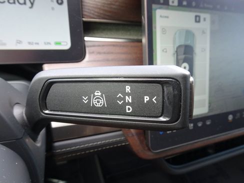 Used 2023 Rivian R1S Adventure AWD/4WD image 19