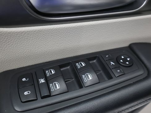 Used 2019 Chrysler Pacifica Limited w/ Tire & Wheel Group image 44