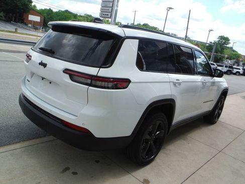 Certified 2023 Jeep Grand Cherokee L Laredo AWD/4WD image 9