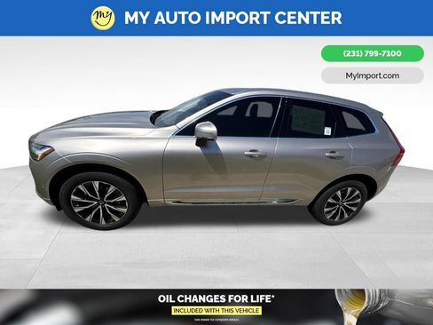 Used 2023 Volvo XC60 B5 Plus AWD/4WD image 4