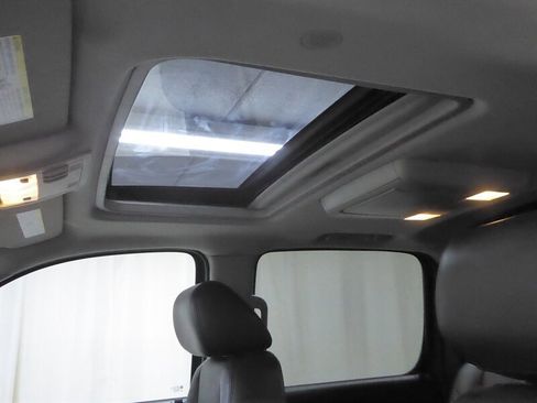 Used 2013 Chevrolet Avalanche LTZ image 16