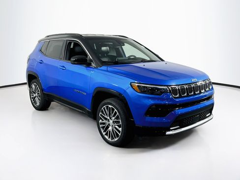 Used 2023 Jeep Compass Limited w/ Elite Group AWD/4WD image 3