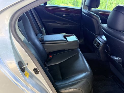 Used 2008 Lexus LS 460 RWD image 24