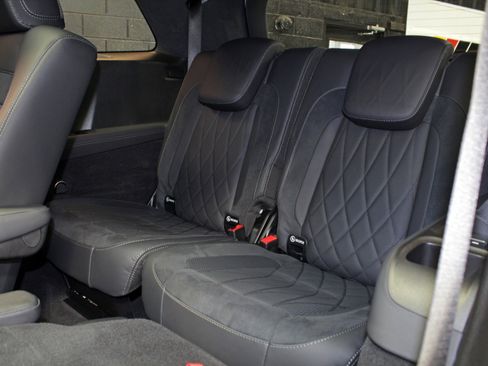 Used 2025 Mercedes-Benz GLS 63 AMG 4MATIC image 37